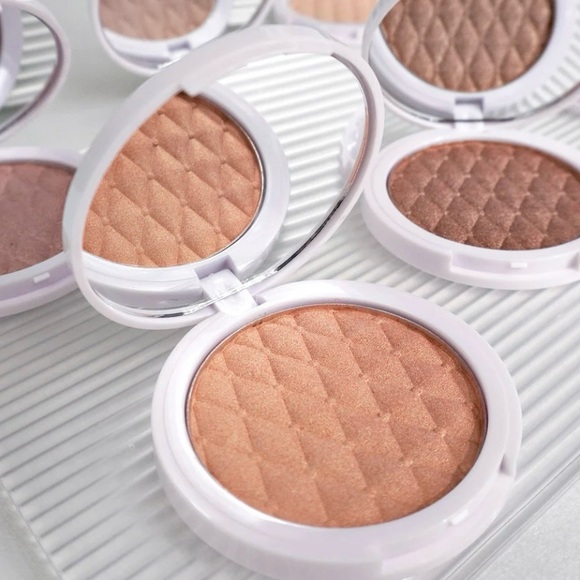 Seraphine Botanicals | Beaming Highlighter - Picture 4 of 6